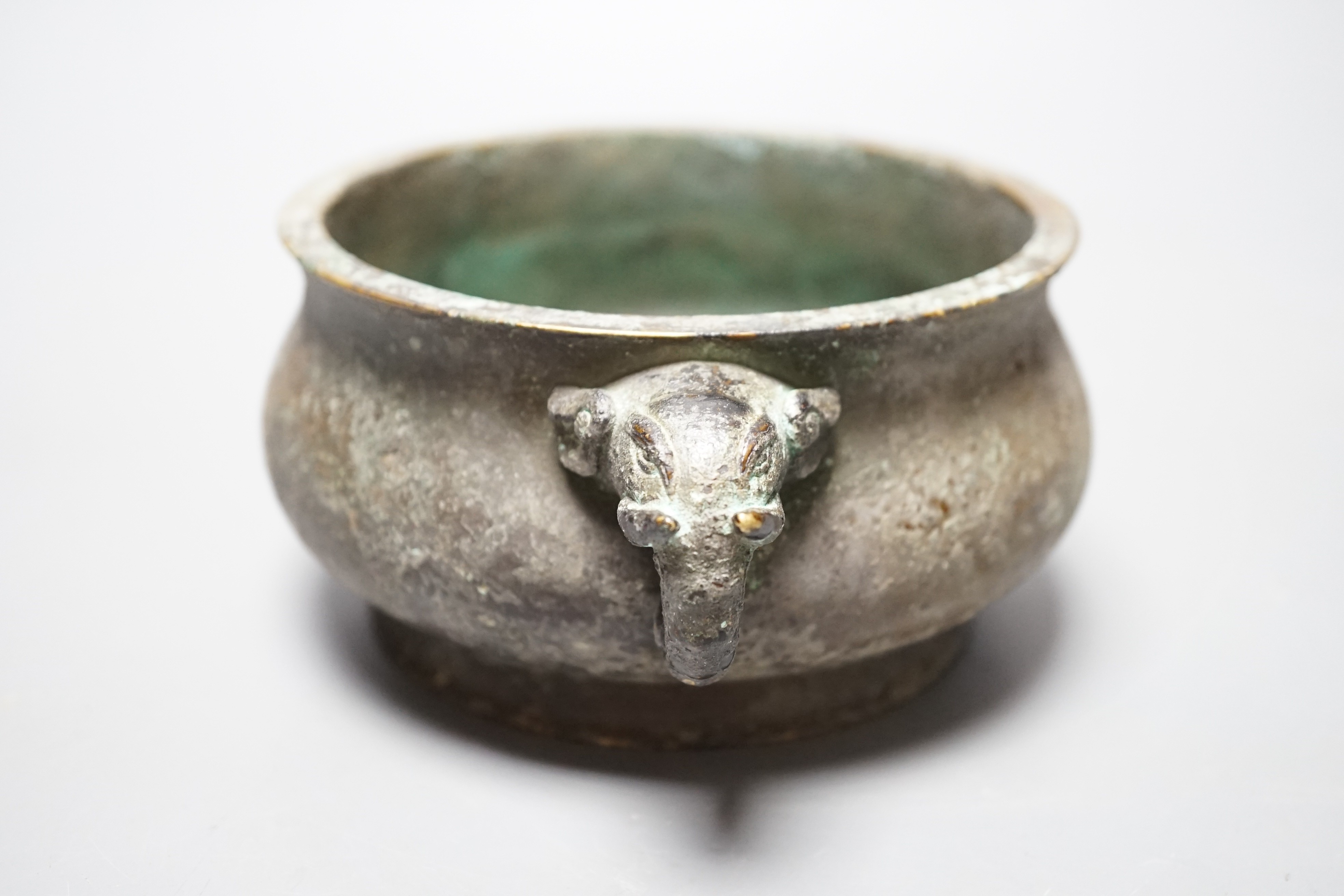 A Chinese bronze censer, 17cm